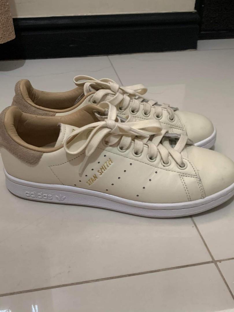 tan stan smiths