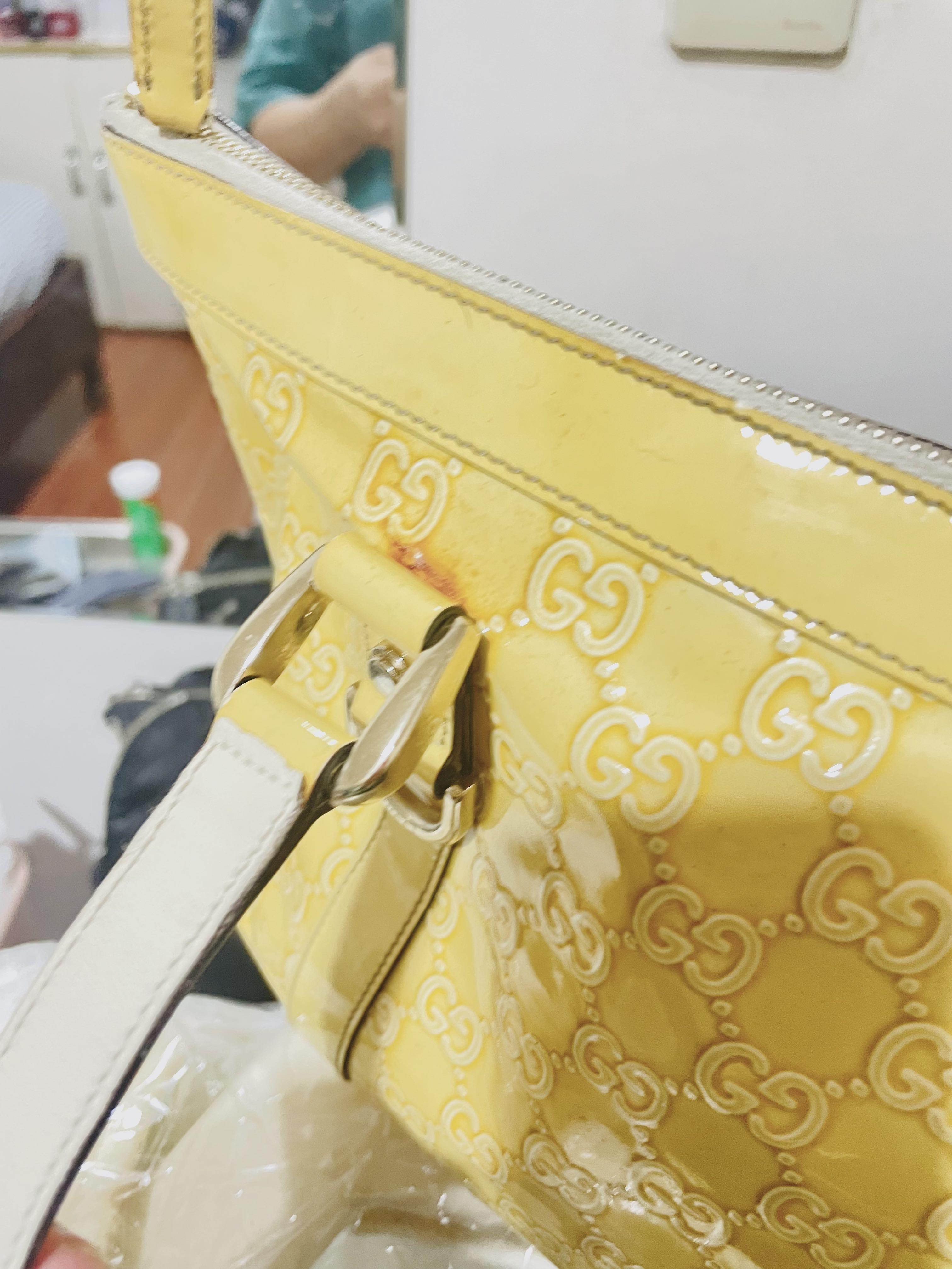 Original Guccisima Patent (Category: Luxury Bags & Wallets) located in Valenzuela. Submitted by declutterstuffs0099 (Listing ID 1157170883, Image 3). Description: Gucci Patent Tote Zippper w/ gucci card Sale 💯‼️ KAYO NA HUMUSGA 🥰 (Halos hindi nagamit nasa closet lang check nyo loob no signs of use) 😍 Gucci underzip Ykk Zippers Gucci care cards Patent w/ minimal signs of use sa patent leather Very good condition.