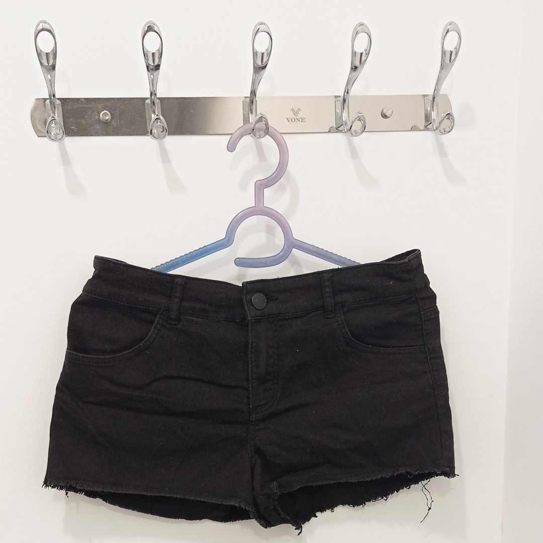 Preloved Divided H\u0026M shorts black 