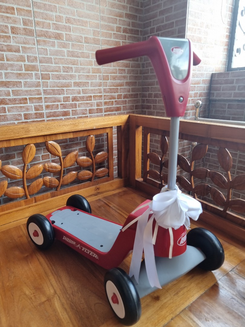 Radio Flyer Scoot 2 Scooter, Babies & Kids, Infant Playtime on Carousell