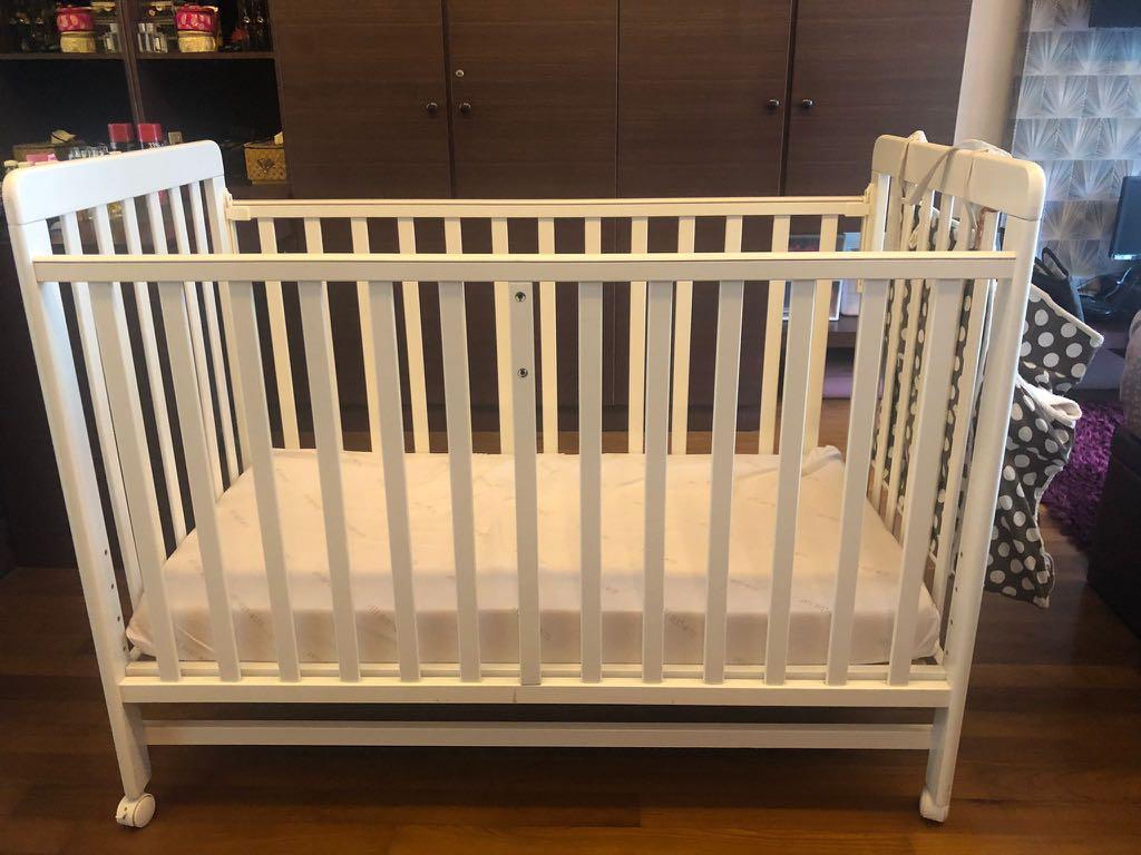 Selling used cot, Babies & Kids, Baby Nursery & Kids Furniture, Cots