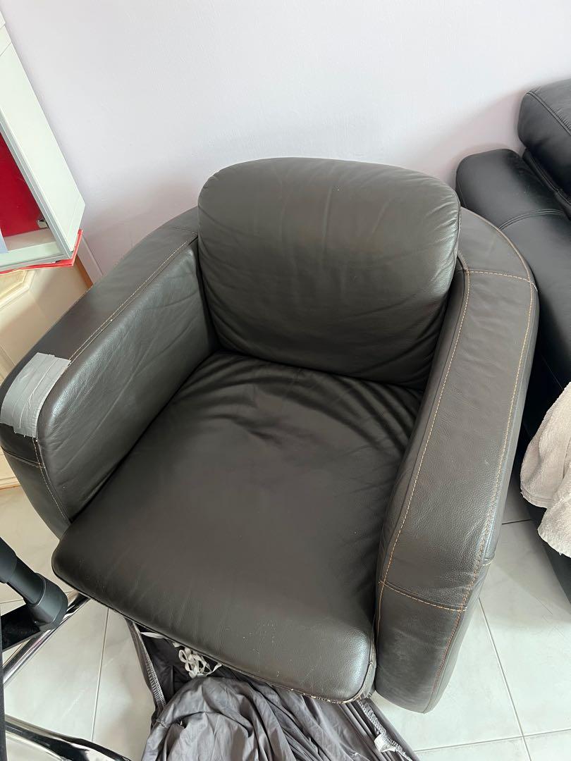 Sofa single (Category: Sofas) located in Singapore. Submitted by ctct5566 (Listing ID 1158215939, Image 1). Description: Single sit .