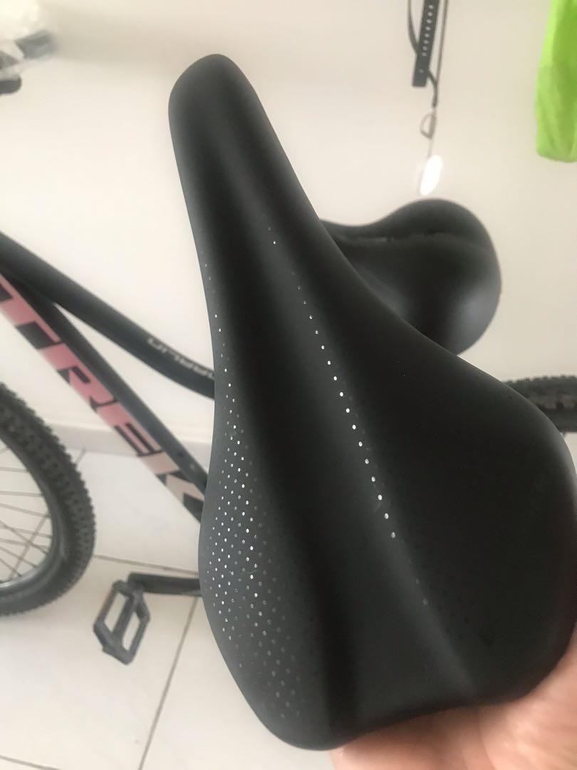 Bicycle seat TREK MARLIN 7 Bontrager , Sports Equipment, Bicycles