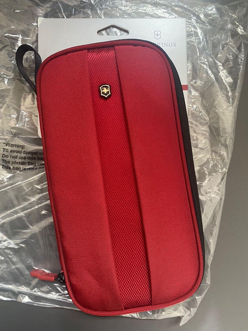 Victorinox - Travel Organizer with RFID protection (Classic Red), 興趣及遊戲,  旅行, 旅遊- 旅行必需品及用品- Carousell
