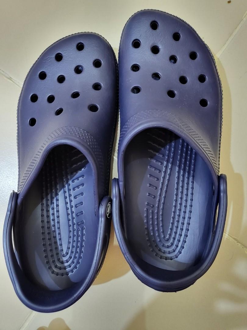 mens crocs size 8