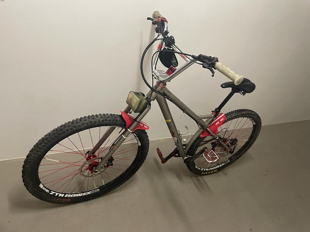 BMX Mountain Bicycle Bike (Category: Bicycles) located in Singapore. Submitted by TANKOO (Listing ID 1159849642, Image 1). Description: Selling on behalf. Size: M Tyres: 29 inches Free mountain stem and handle bar for converting from maxi BMX back to Mountain bike. Note: Price is negotiable so please make offer. Don't ask me best price. I wouldn't entertain. Self collect from Pasir Ris..