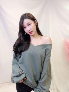 CHING'S V領純素寬鬆澎袖長袖寬袖大學T 森林霧綠