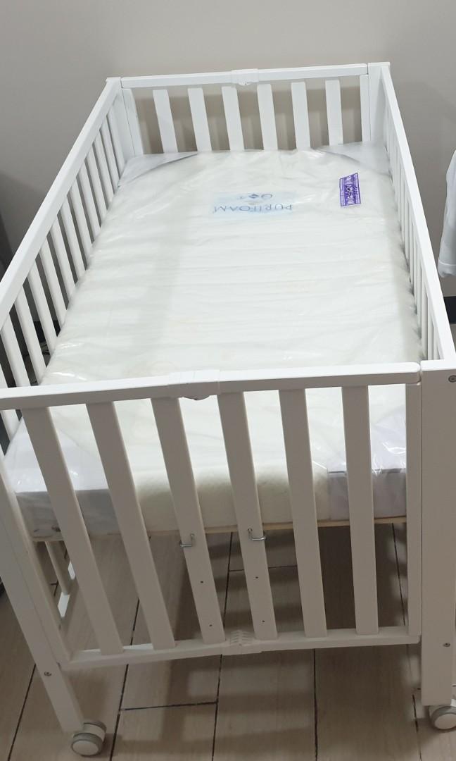 Crib with uratex mattress, Babies & Kids, Baby Nursery & Kids Furniture