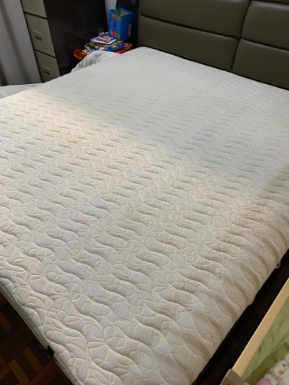 Dorma King Size Mattress, Furniture & Home Living, Bedding & Towels on