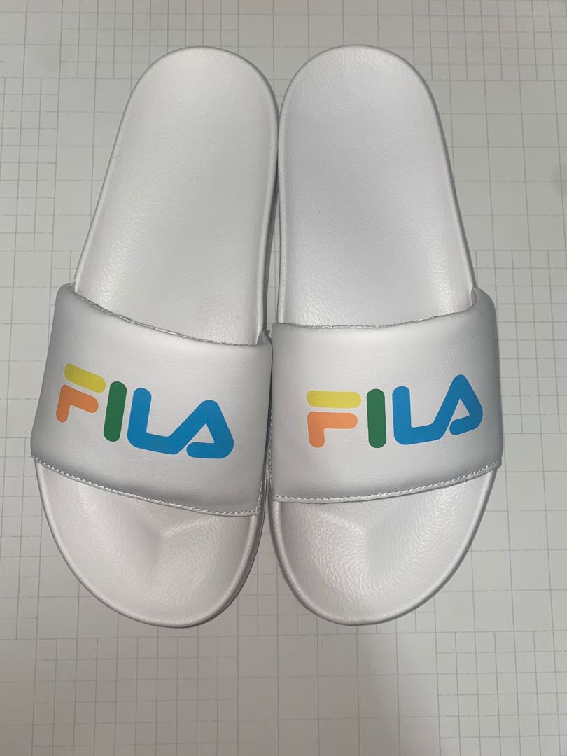 Fila holographic slides store