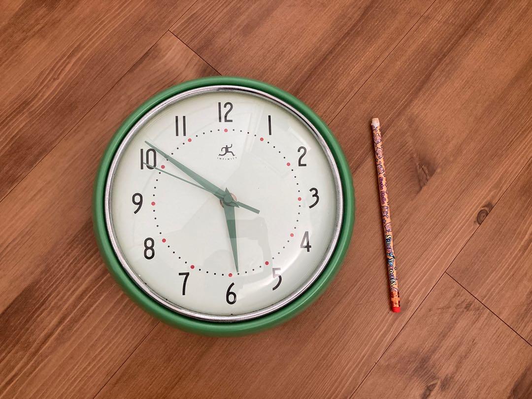 Free clock (not working), Furniture & Home Living, Home Decor, Clocks