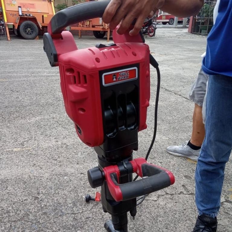FULL BOAR DEMOLITION BREAKER/JACKHAMMER, Commercial & Industrial