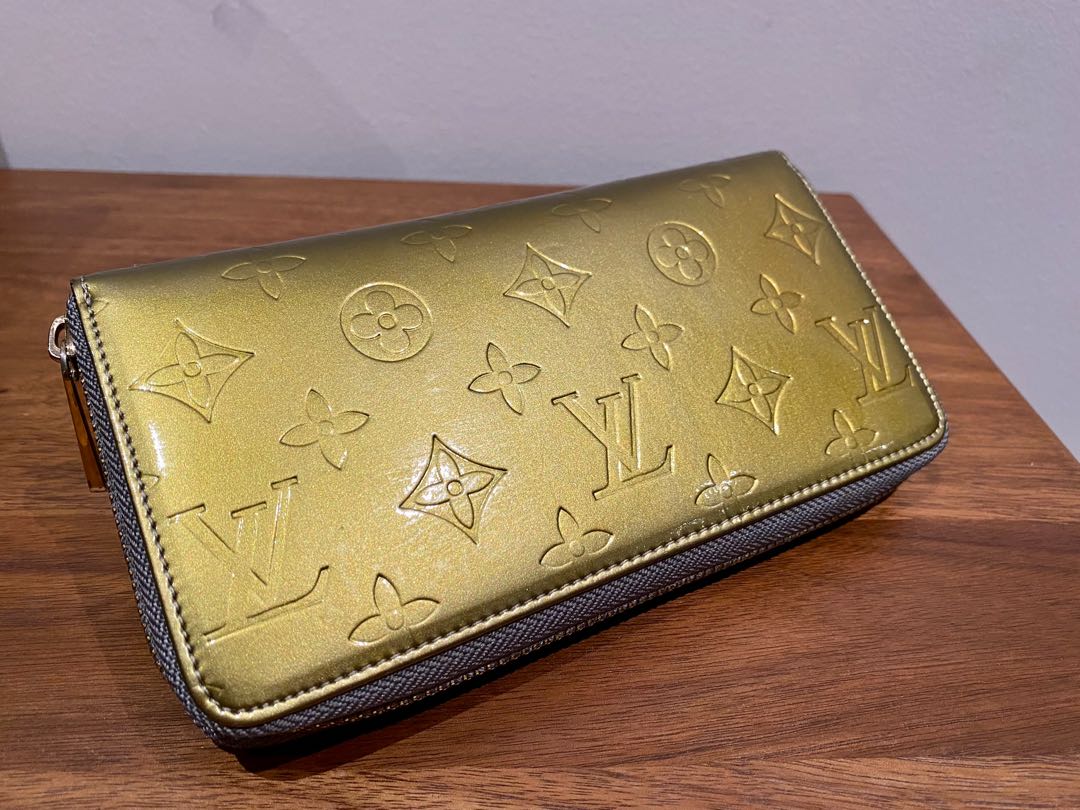 Louis Vuitton Beige Monogram Vernis Zippy Wallet at 1stDibs  louis vuitton  vernis zippy wallet, lv vernis wallet, louis vuitton wallet packaging