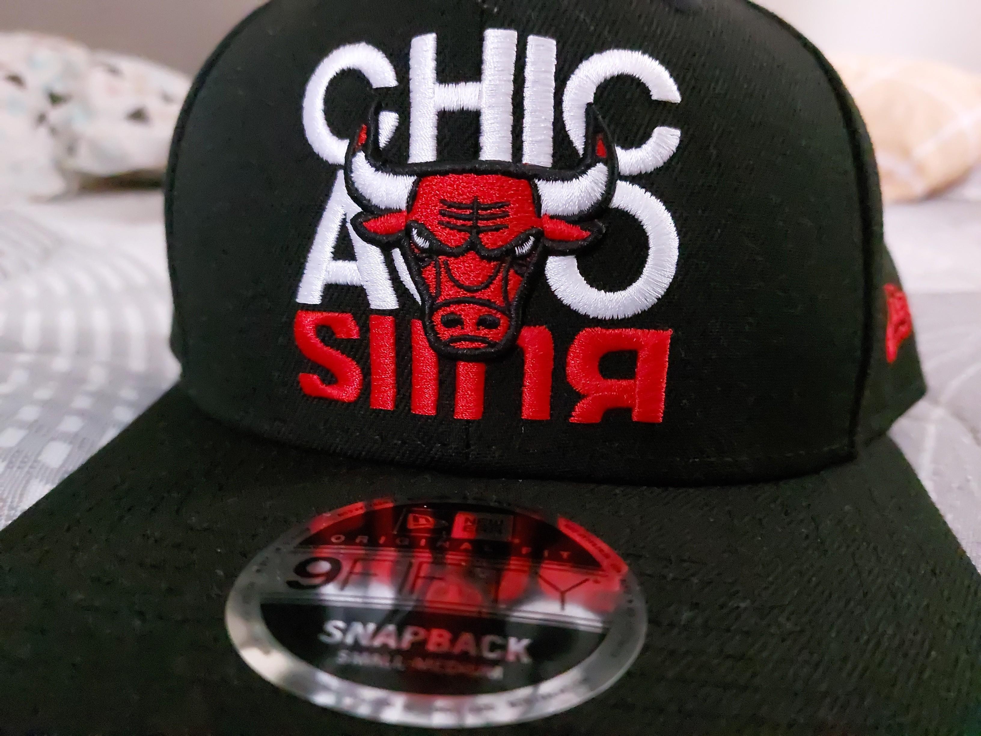 New era chicago bulls, Fesyen Pria, Aksesoris, Topi di Carousell