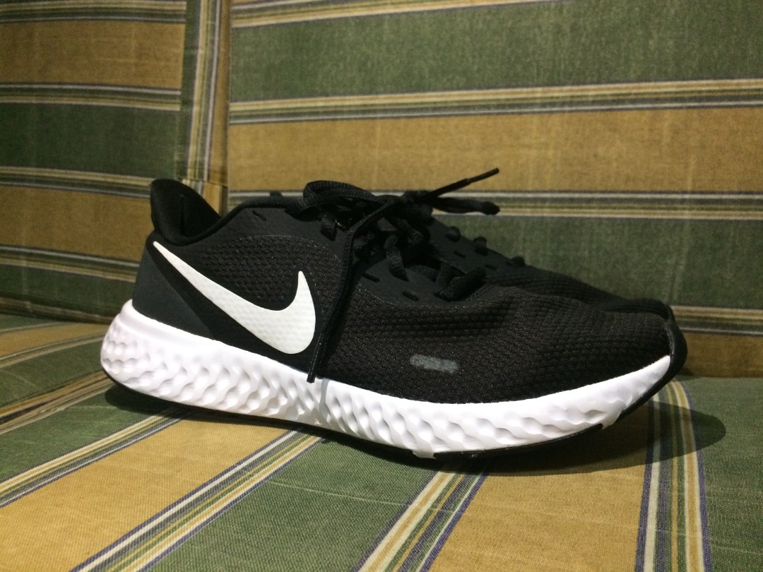 revolution 5 sneaker