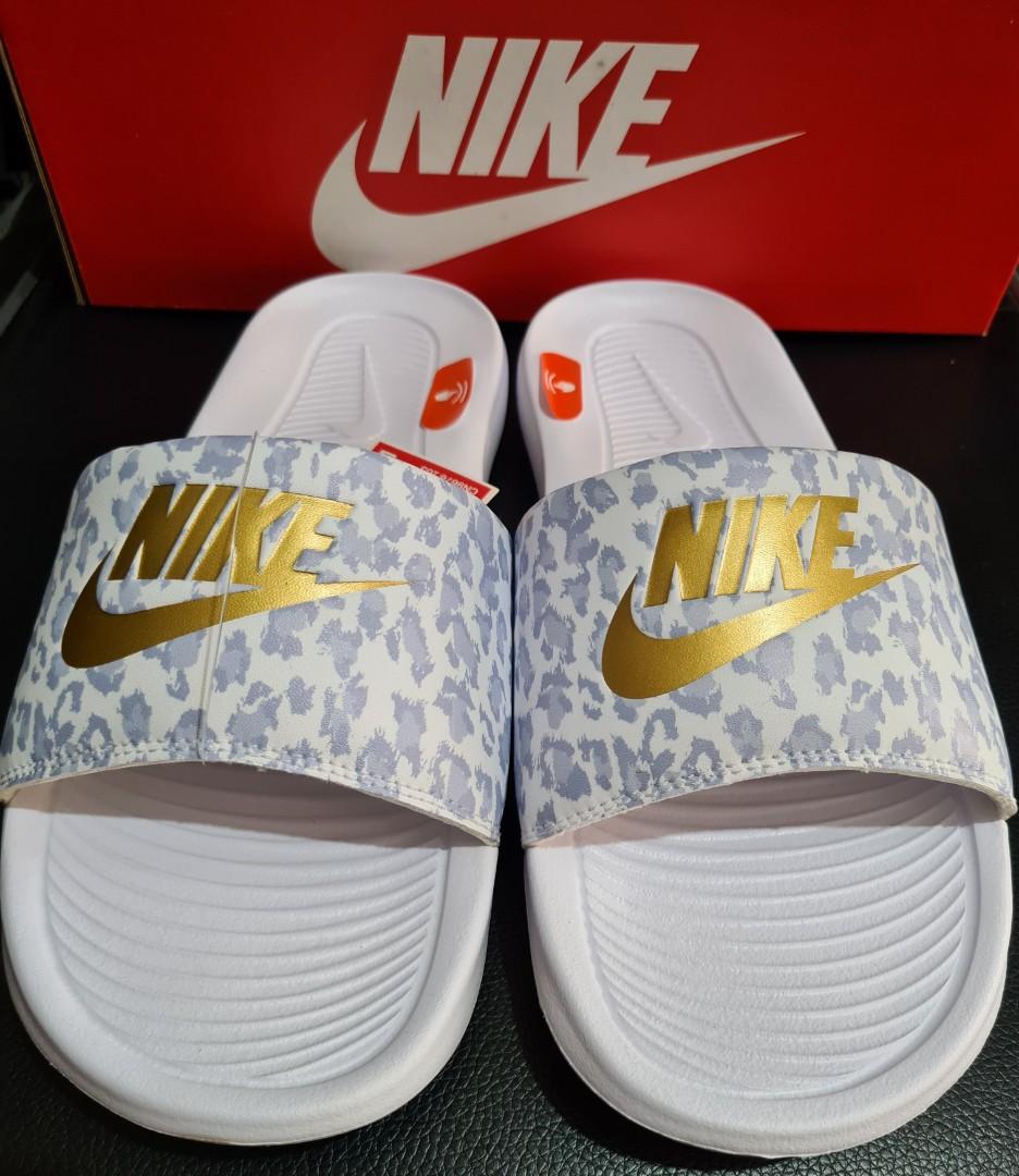 White sunflower store nike slides