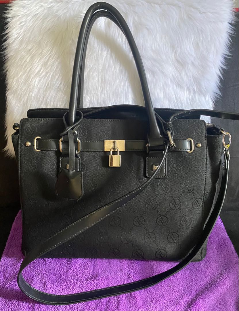 Adrienne vittadini handbags outlet