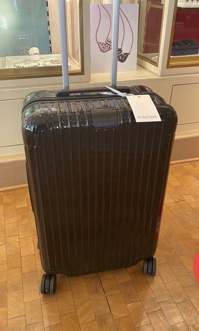 Rimowa top essential m