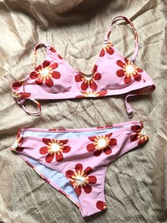 (Category: ) located in . Submitted by ninaniina (Listing ID 1159884479, Image 1). Description: .