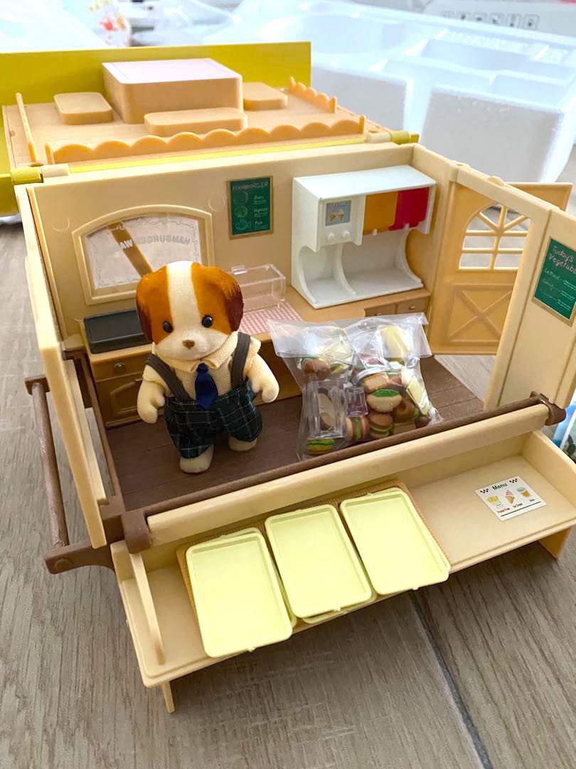 Sylvanian families top burger van