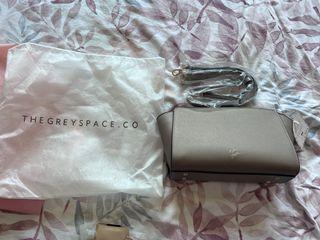 The Grey Space - karla sling bag (mud)