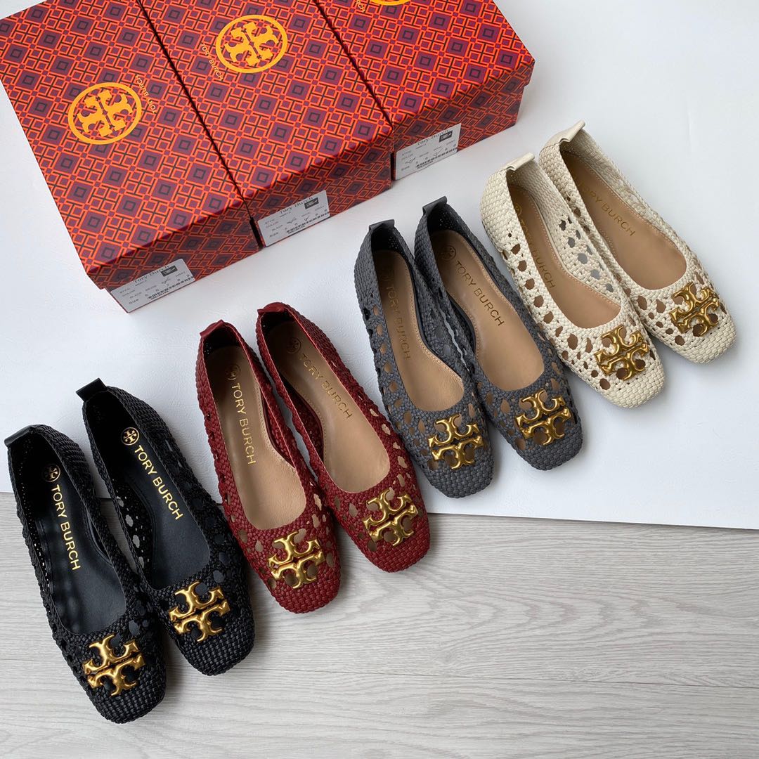 Eleanor flat tory burch top