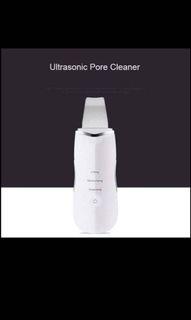 Ultrasonic skin applicator