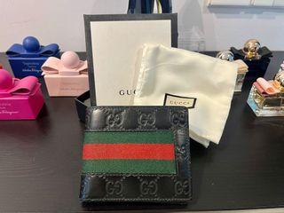 AUTHENTIC GUCCI BEE GG SUPREME BI FOLD WALLET, Men's Fashion, Watches &  Accessories, Wallets & Card Holders on Carousell