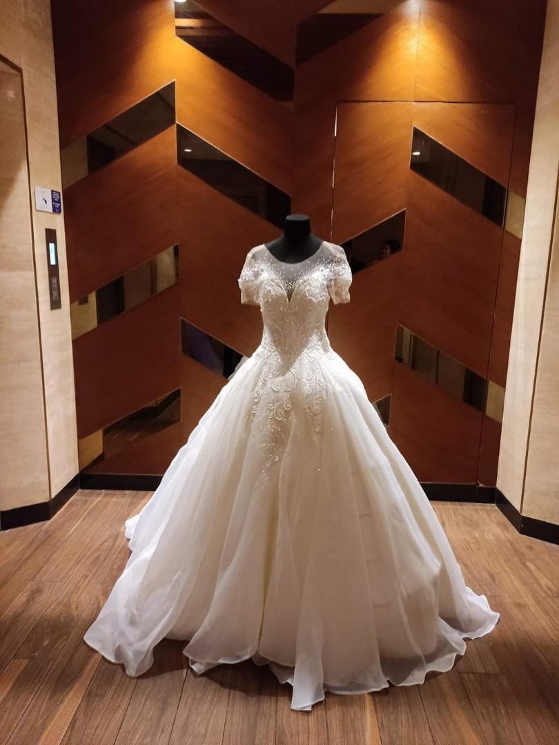 Long trail wedding gown hot sale