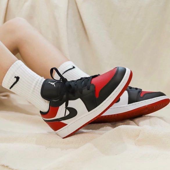 Jordan 1 bred low sale on feet