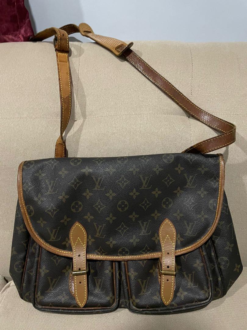 Authentic Louis Vuitton Sling Bag (Category: Luxury Bags & Wallets) located in Manila. Submitted by luxe_express (Listing ID 1159966767, Image 1). Description: .