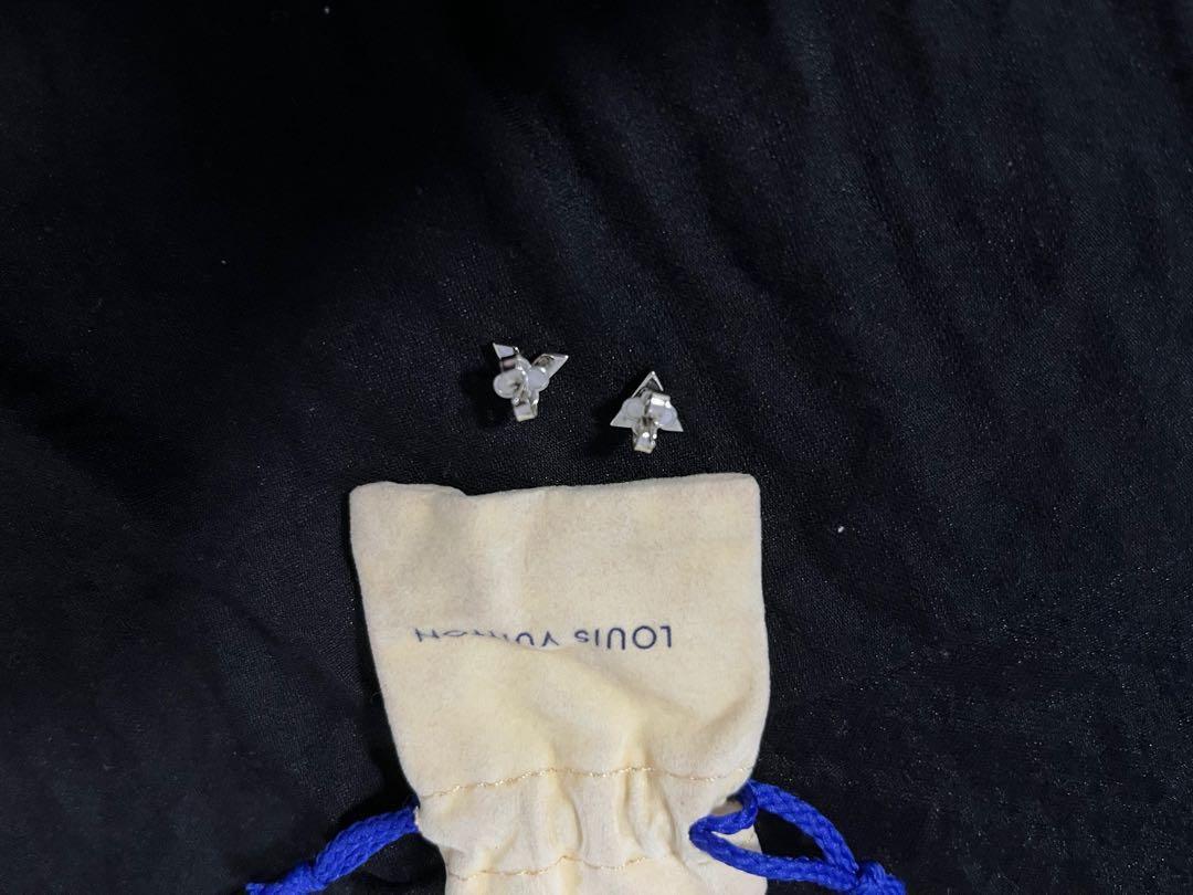 Shop Louis Vuitton V 2021-22FW Essential v stud earrings (M68153) by  iRodori03
