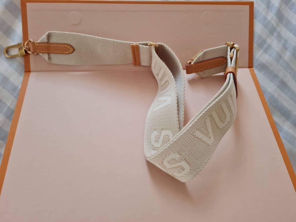 Coussin leather handbag Louis Vuitton White in Leather - 32552076