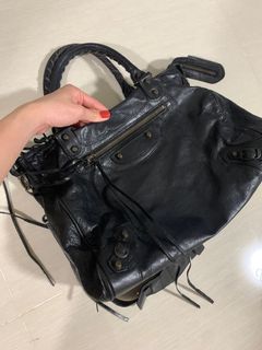 (Category: ) located in . Submitted by v.wardrobe (Listing ID 1160060108, Image 1). Description: .