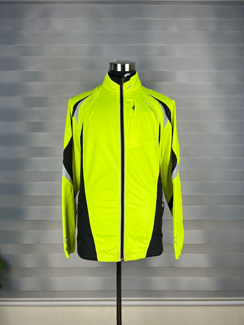Brooks windbreaker hotsell