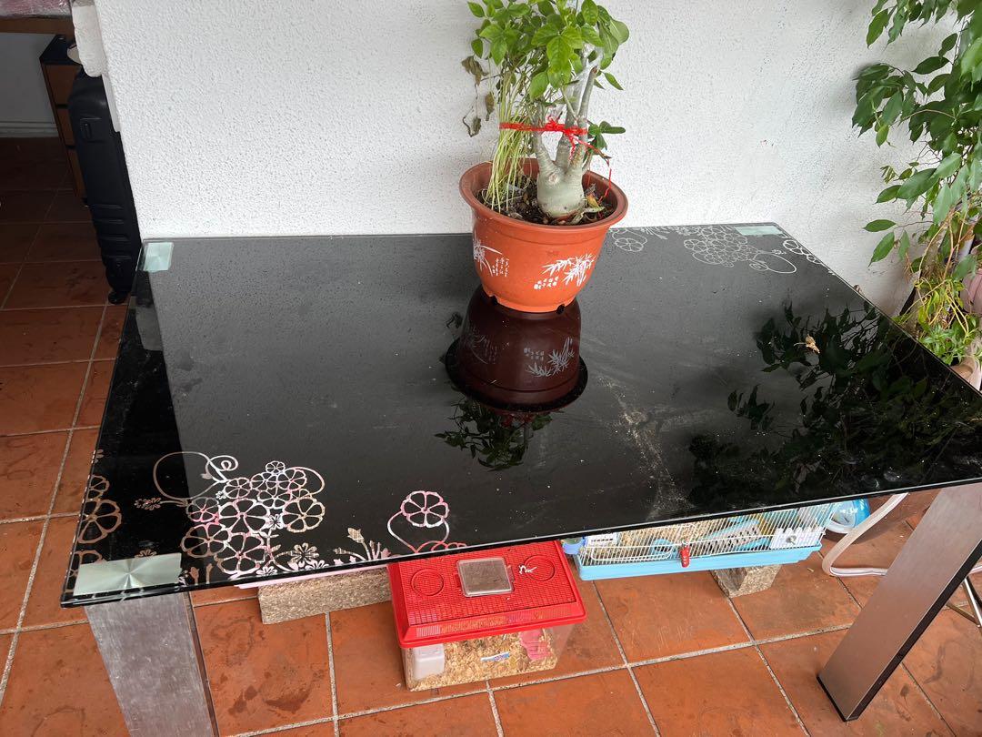 Dining Table (Category: Other Home Furniture) located in Singapore. Submitted by jagdishchandrabose (Listing ID 1159952705, Image 1). Description: 135cm X 80cm Black Printed Glass Top .