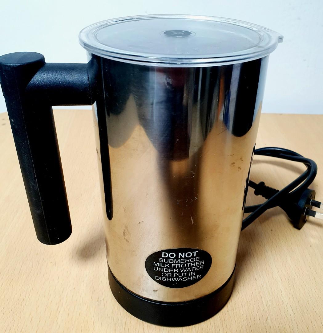 EXPRESSI MILK FROTHER (Category: Coffee Machines & Makers) located in Bulacan. Submitted by iamvanillapeach (Listing ID 1159971730, Image 2). Description: Milk frothing - 130ml Milk warming - 300ml 5 UNITS AVAILABLE.