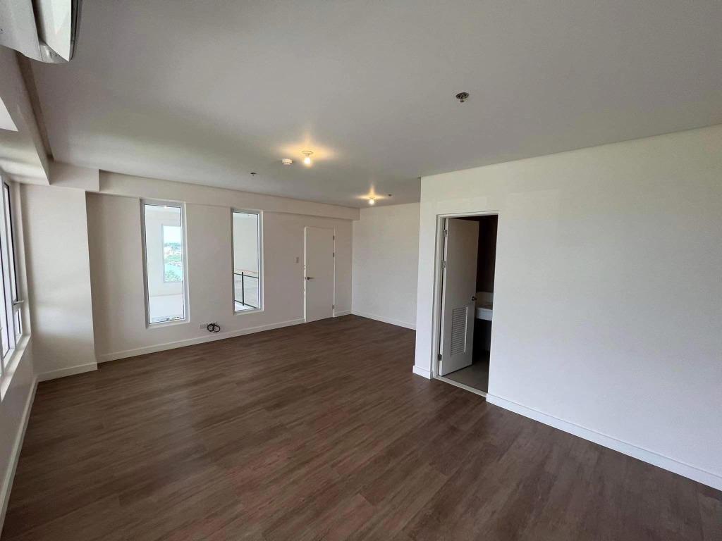 FOR SALE Oak Harbor 3BR Penthouse ASEANA Entertainment City, Property