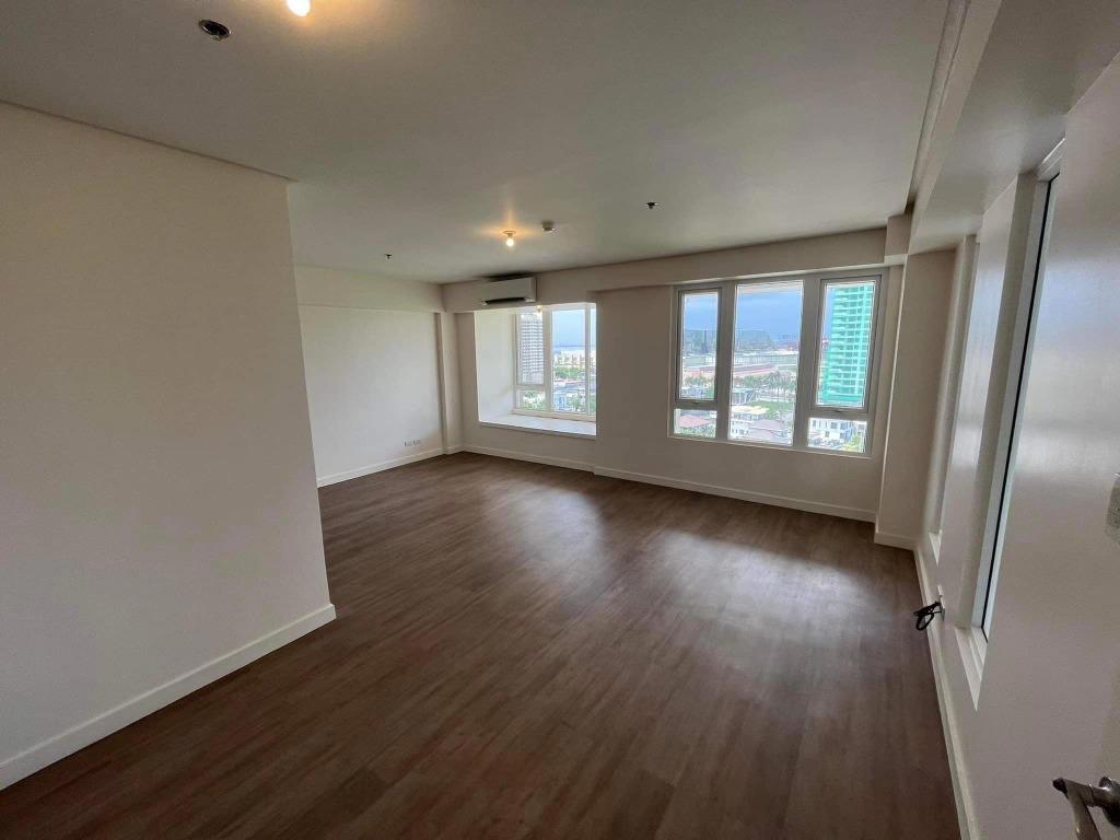 FOR SALE Oak Harbor 3BR Penthouse ASEANA Entertainment City, Property