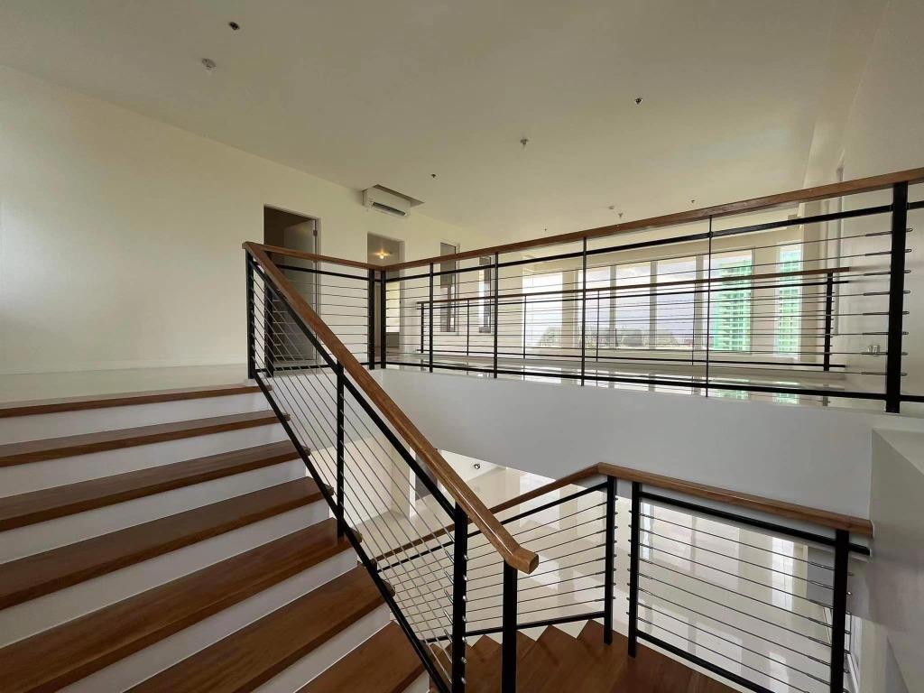 FOR SALE Oak Harbor 3BR Penthouse ASEANA Entertainment City, Property