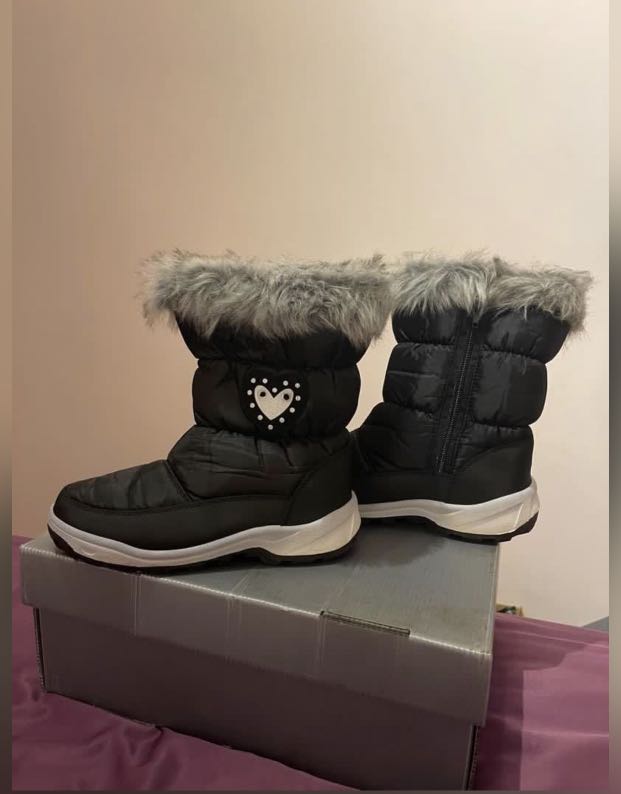 Girl s winter boots Women s Fashion Footwear Boots on Carousell