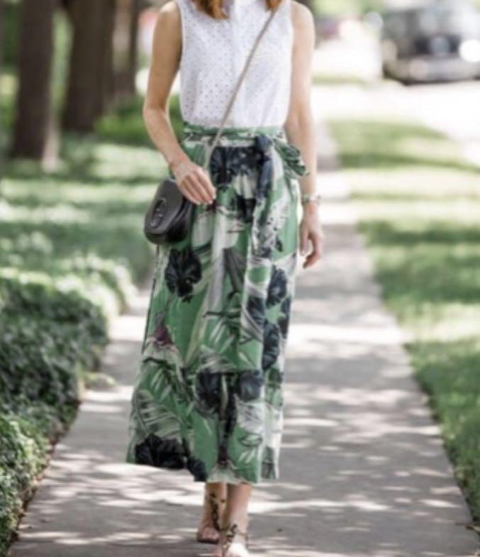 Long skirt floral green (Category: Skirts) located in Dasmarinas. Submitted by jabev (Listing ID 1160050098, Image 2). Description: For sale Long green floral skirt only Freesize (small to large) garterized at the back Used once only Super flattering in person :) .