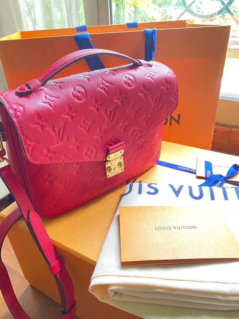 What's In My Louis Vuitton Pochette Metis Bag? - Allure By Tess