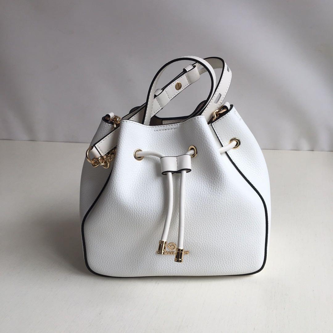 Michael Kors Phoebe Bucket Bag, Women's Fashion, Bags & Wallets, Cross-body  Bags on Carousell
