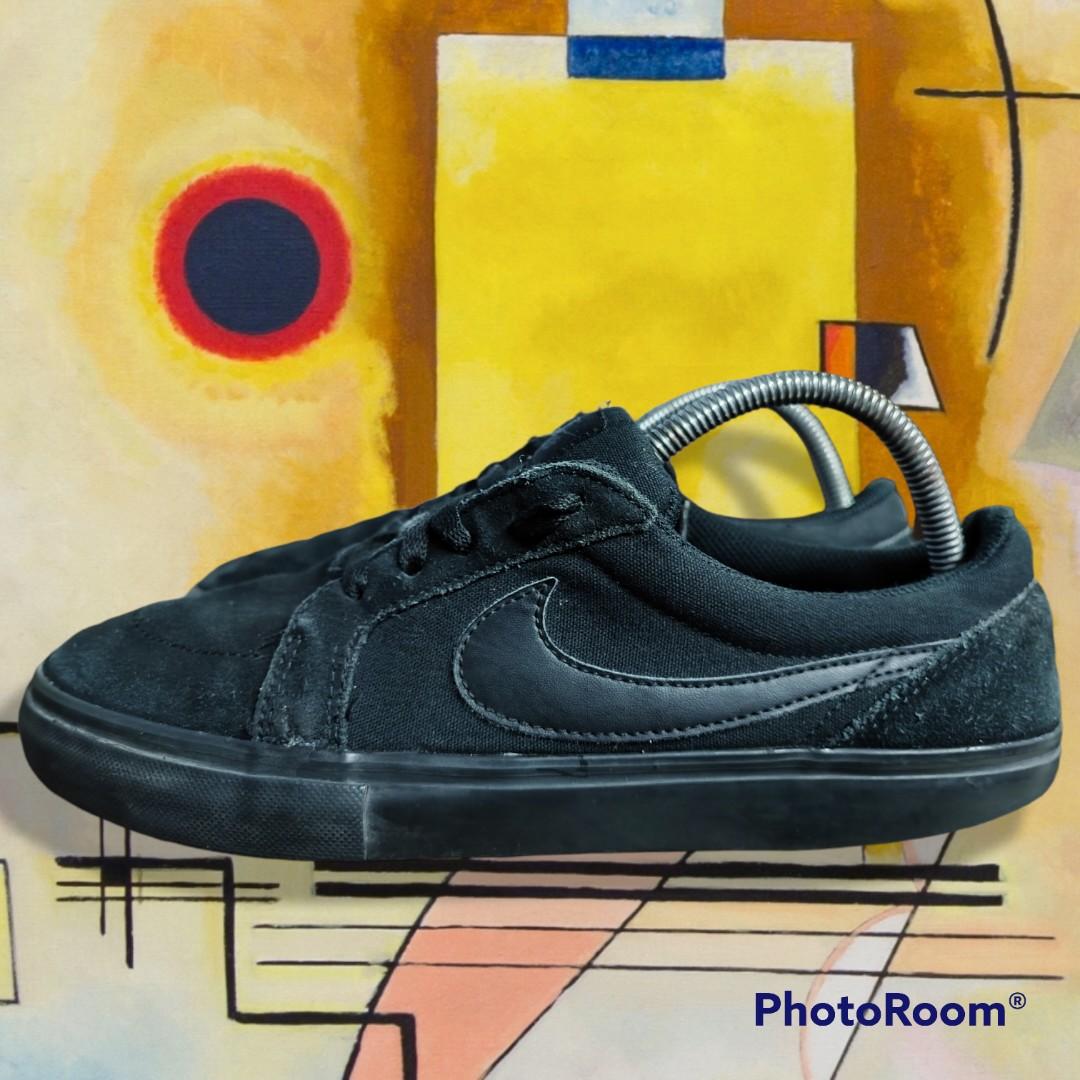 Nike sb discount triple black