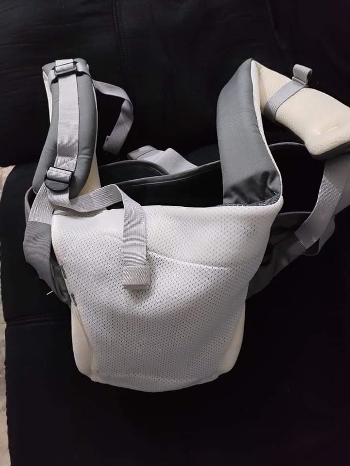 Picolo Baby Carrier with Box (Category: Carriers & Slings) located in Cainta. Submitted by prelovedbykrizzy (Listing ID 1160065327, Image 2). Description: Picolo Gray Baby Carrier for Sale ✨ ✔️8/10 Condition ✔️Still with box ✔️Orig price at P2,299 ✔️Pickup or via shipping ✔️Cainta Location.