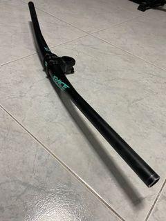 Raceface Chester handlebar with Aeffect stem