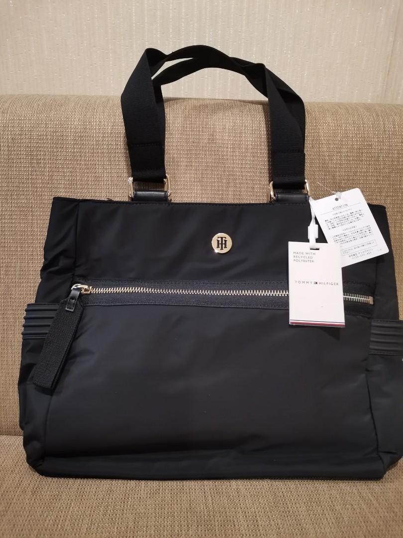 Tommy Hilfiger shoulder bags original, Barang Mewah, Tas & Dompet di