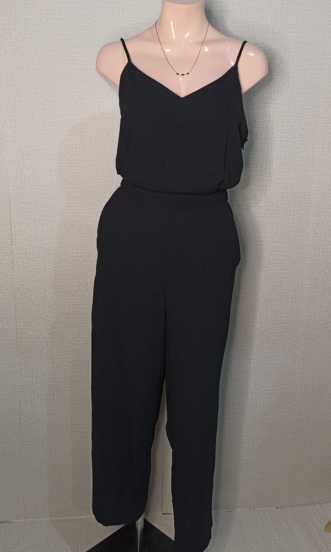 Uniqlo Jumpsuit Womens Fashion Dresses And Sets Jumpsuits On Carousell 