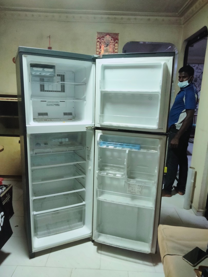Used fridge for selling working good condition and we will free